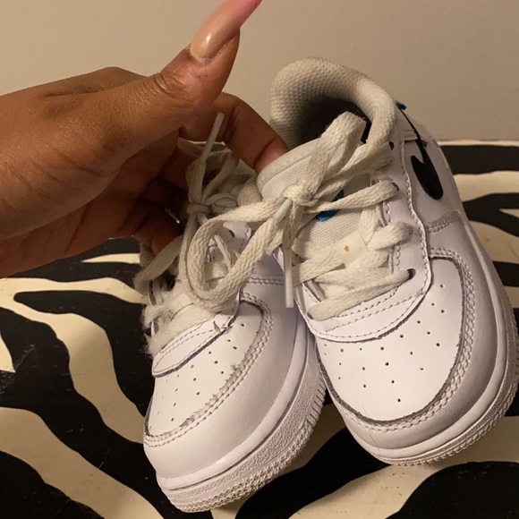 White nike sneakers - Picture 2 of 2